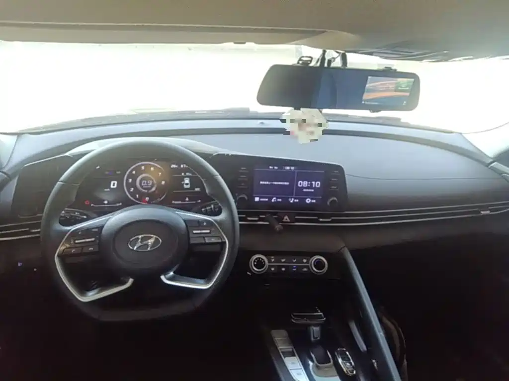 Hyundai Elantra — миниатюра 10