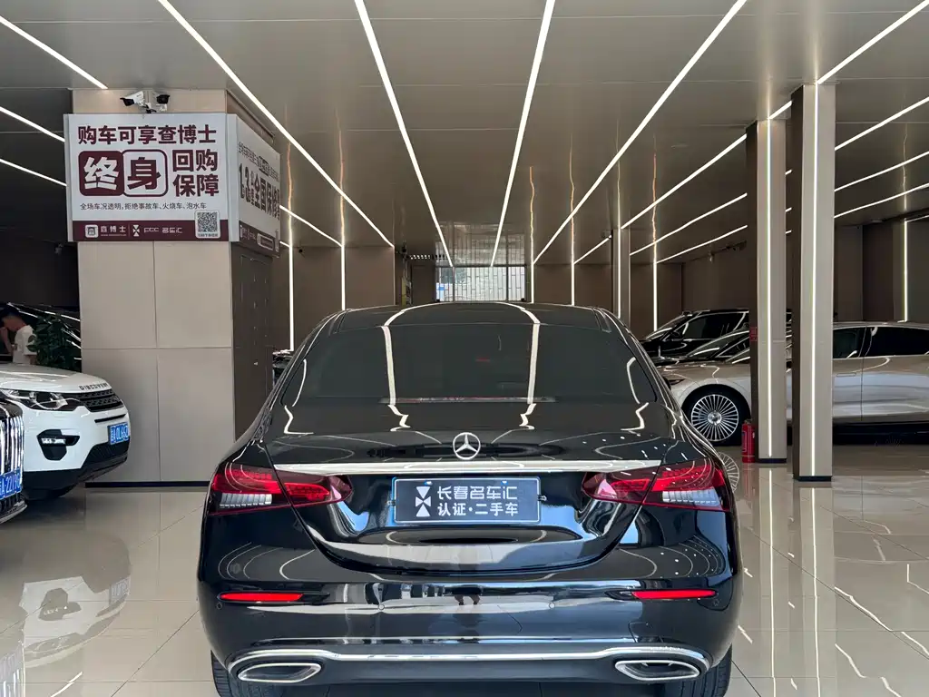 Mercedes-Benz E-Class — миниатюра 6