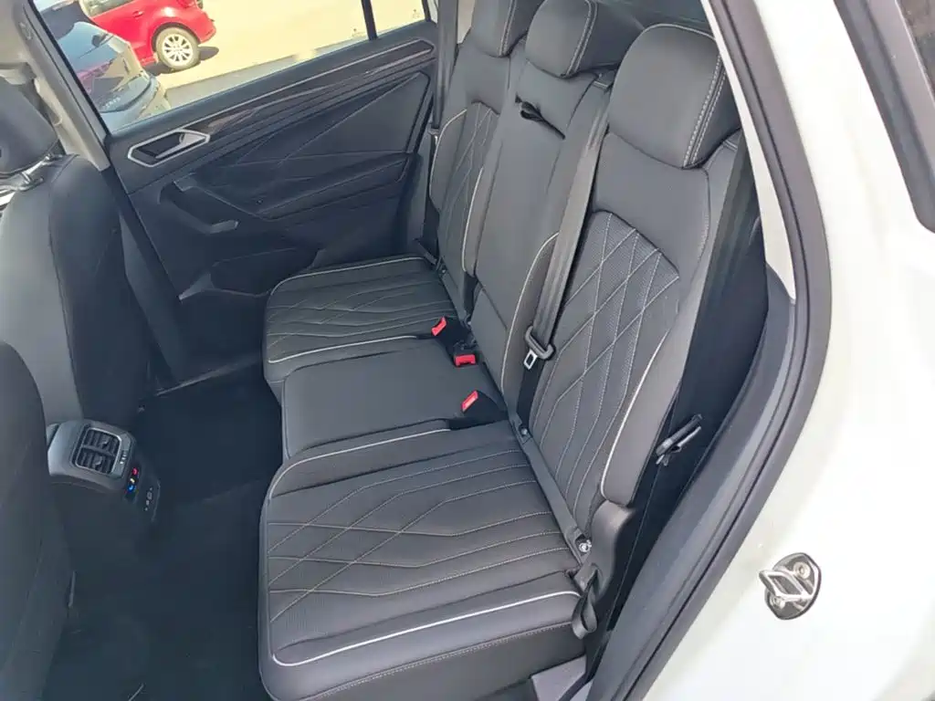 Volkswagen Tiguan L — миниатюра 17