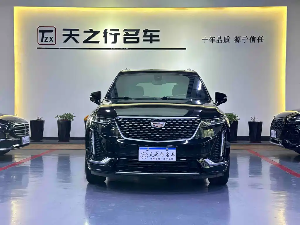 CADILLAC XT6