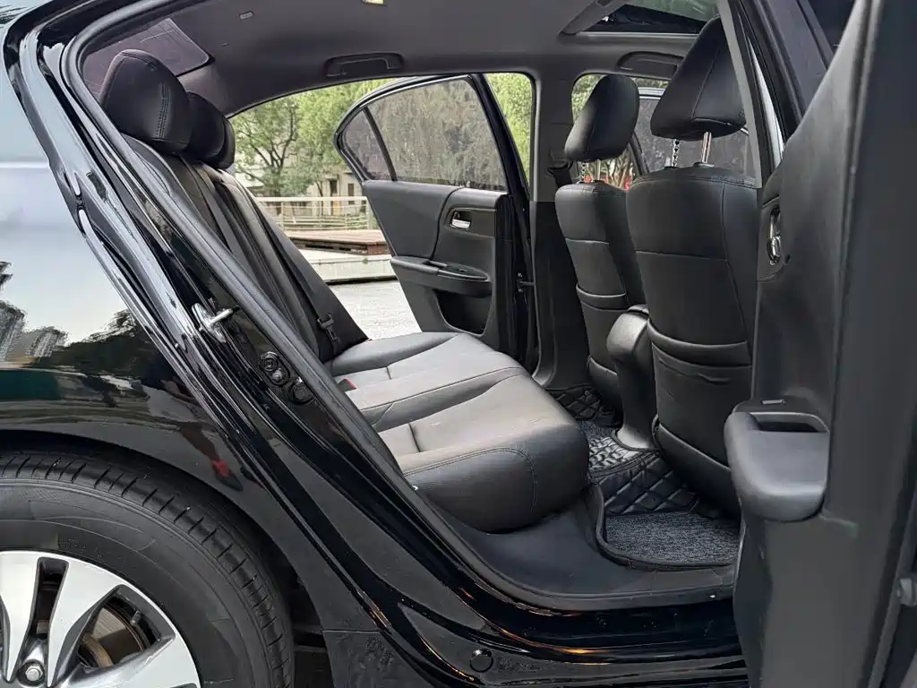 Honda Accord — миниатюра 13