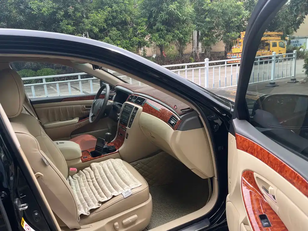 Toyota Crown — миниатюра 4