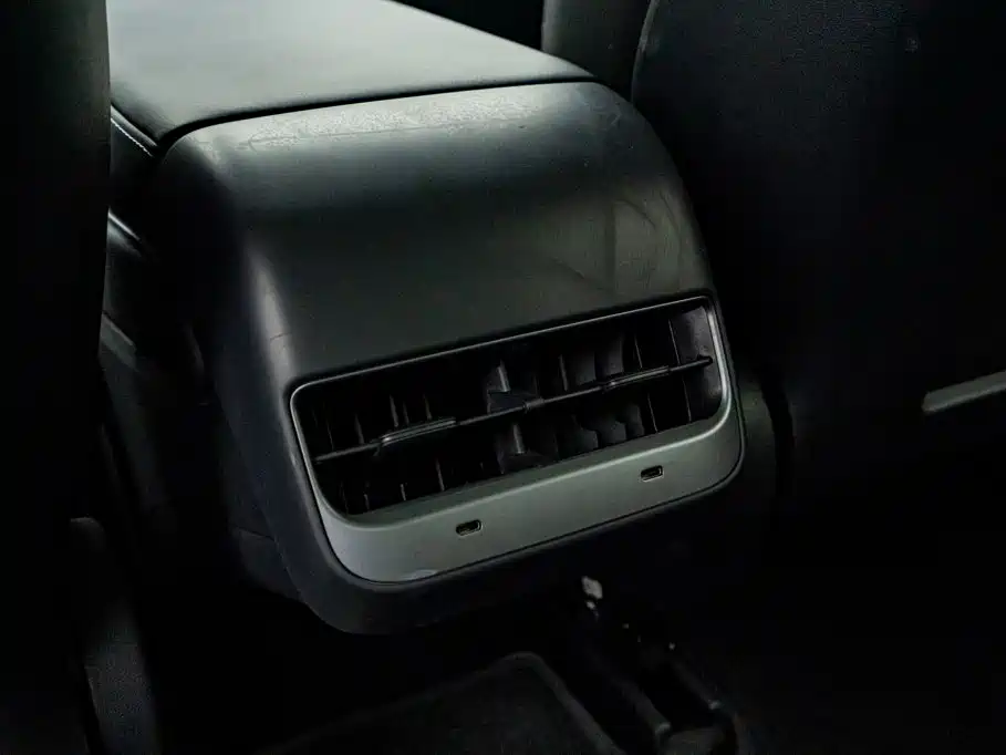 Tesla Model 3 — миниатюра 15