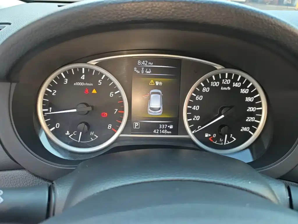 Nissan Tiida — миниатюра 12
