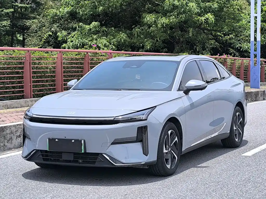 2025 Geely Galaxy L6 - zdjęcie 1 z 23