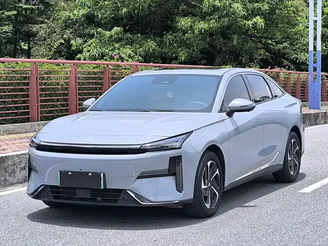 2025 Geely Galaxy L6