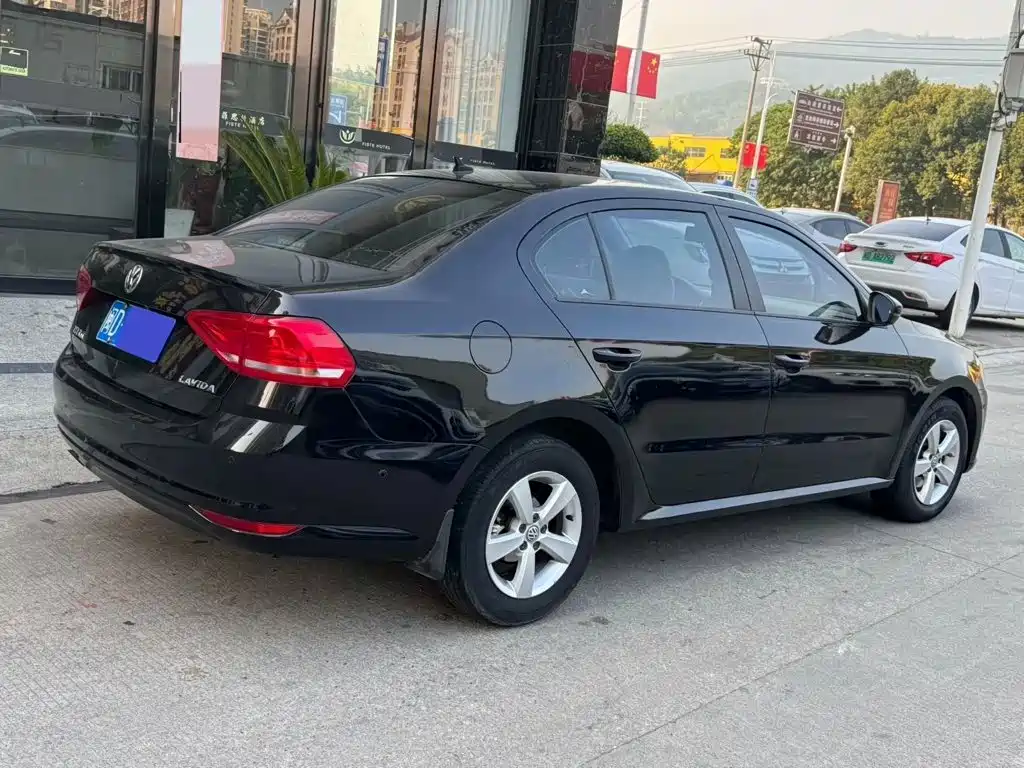 Volkswagen Lavida — миниатюра 4