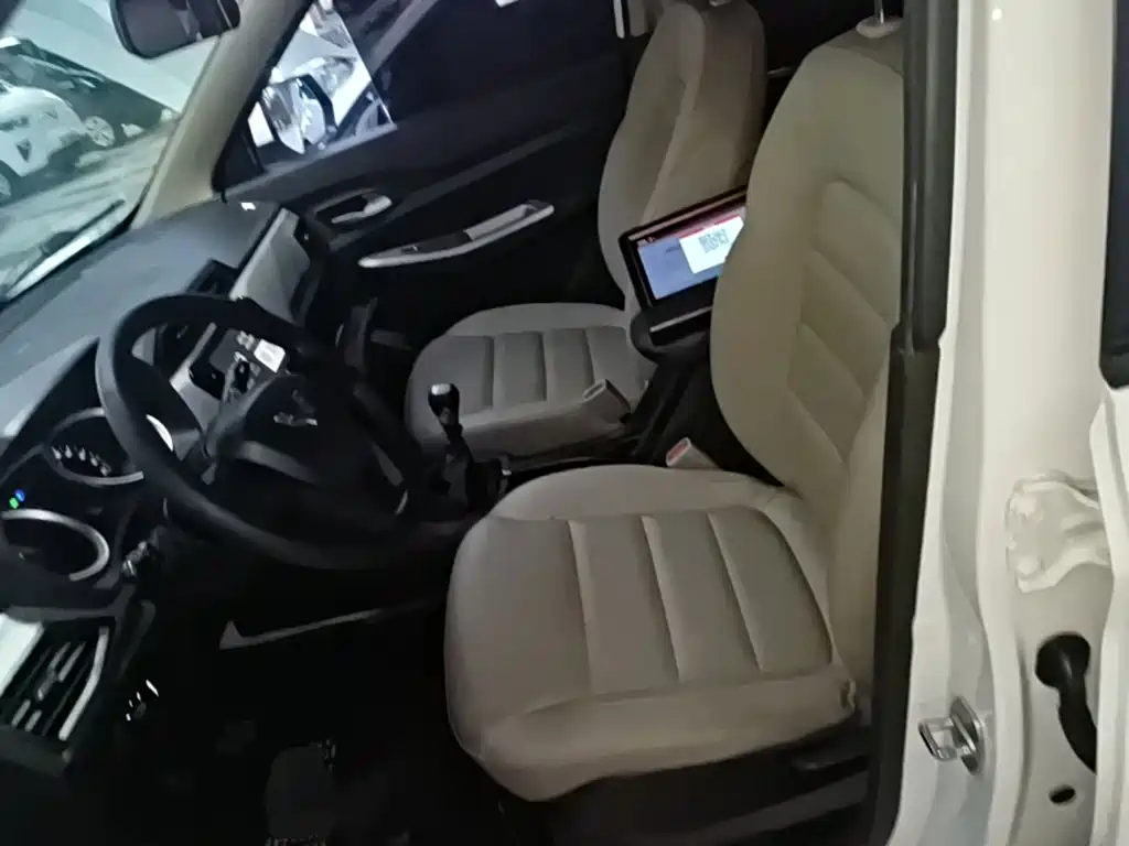 Wuling Hongguang — миниатюра 15