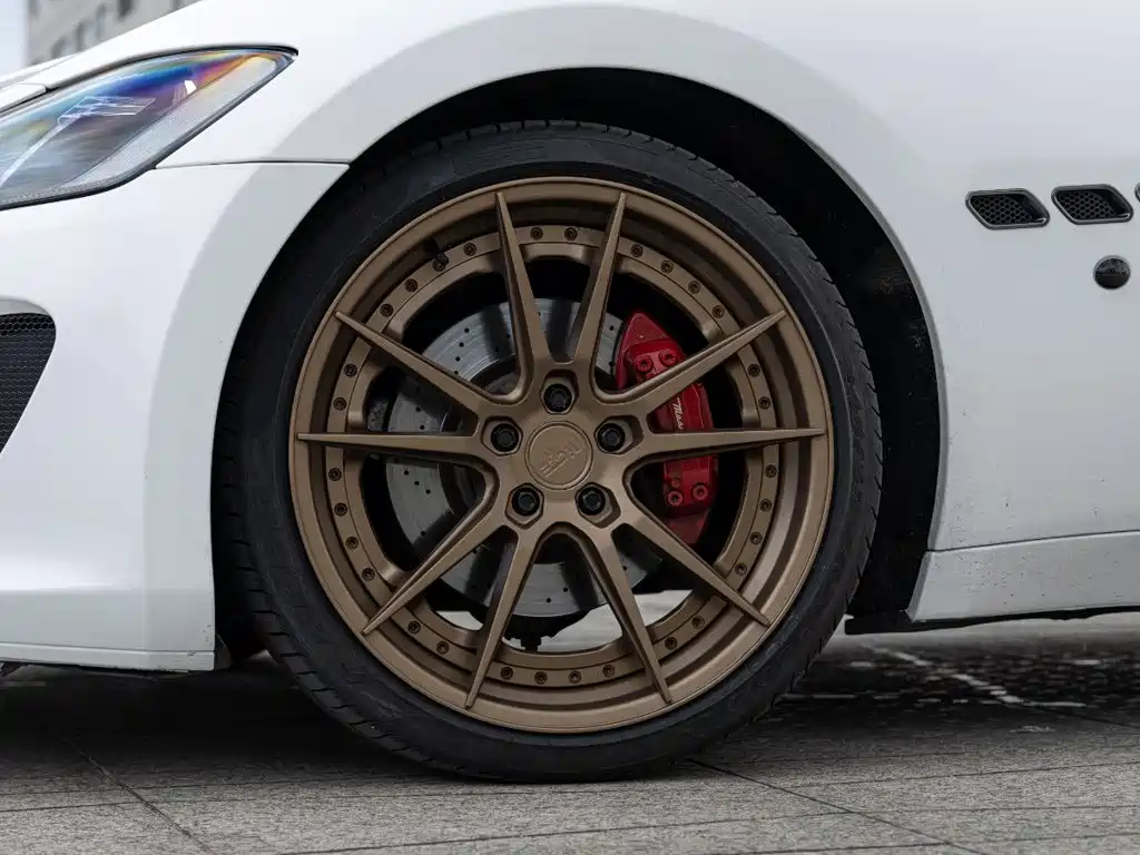 Maserati GranTurismo — миниатюра 8