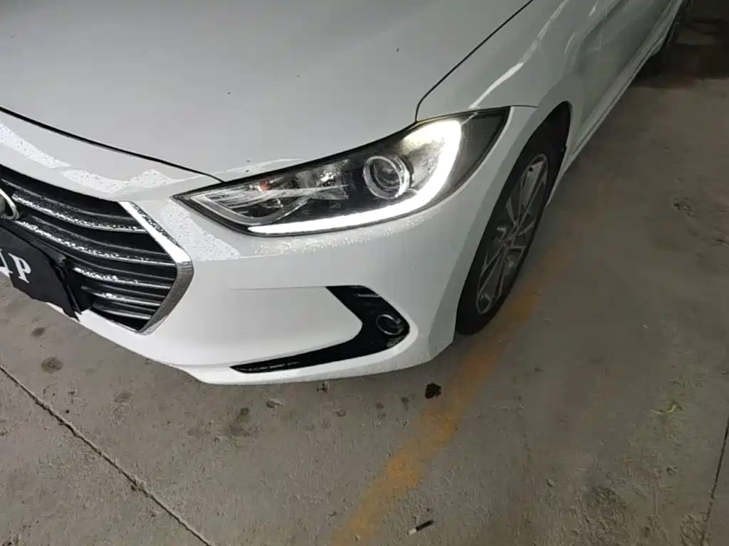 Hyundai Elantra — миниатюра 24