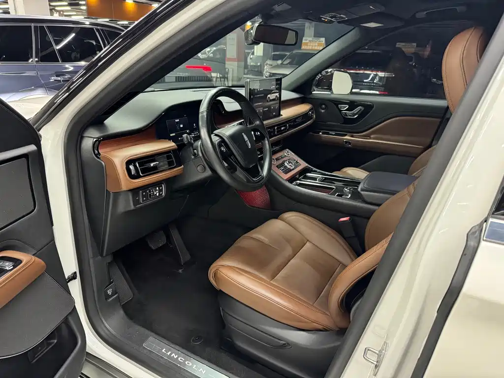 Lincoln Aviator — миниатюра 7