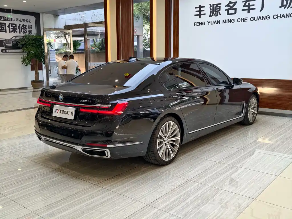 BMW 7 Series — миниатюра 27