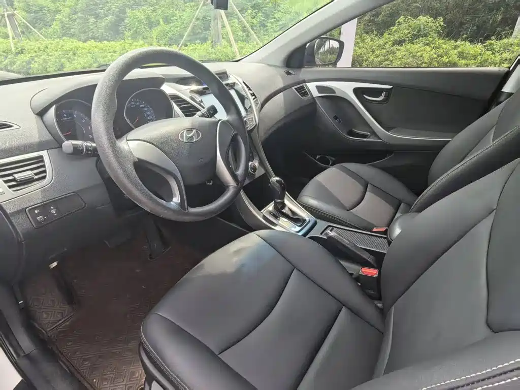 Hyundai Elantra Langdong — миниатюра 10