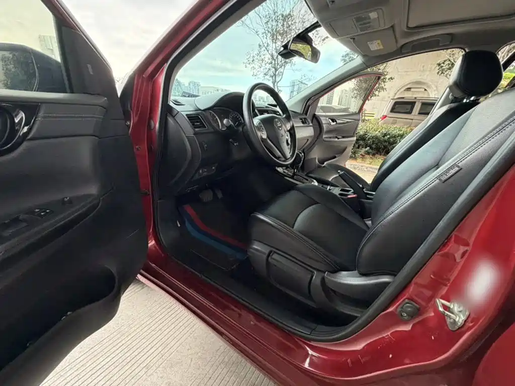 Nissan Tiida — миниатюра 9