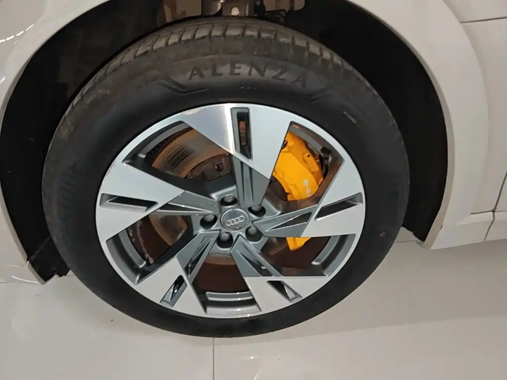 Audi e-tron (Import) — миниатюра 23