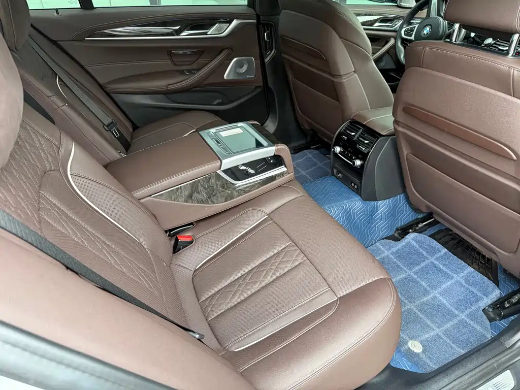 BMW 5 Series — миниатюра 34