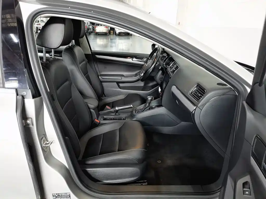 Volkswagen Sagitar — миниатюра 23