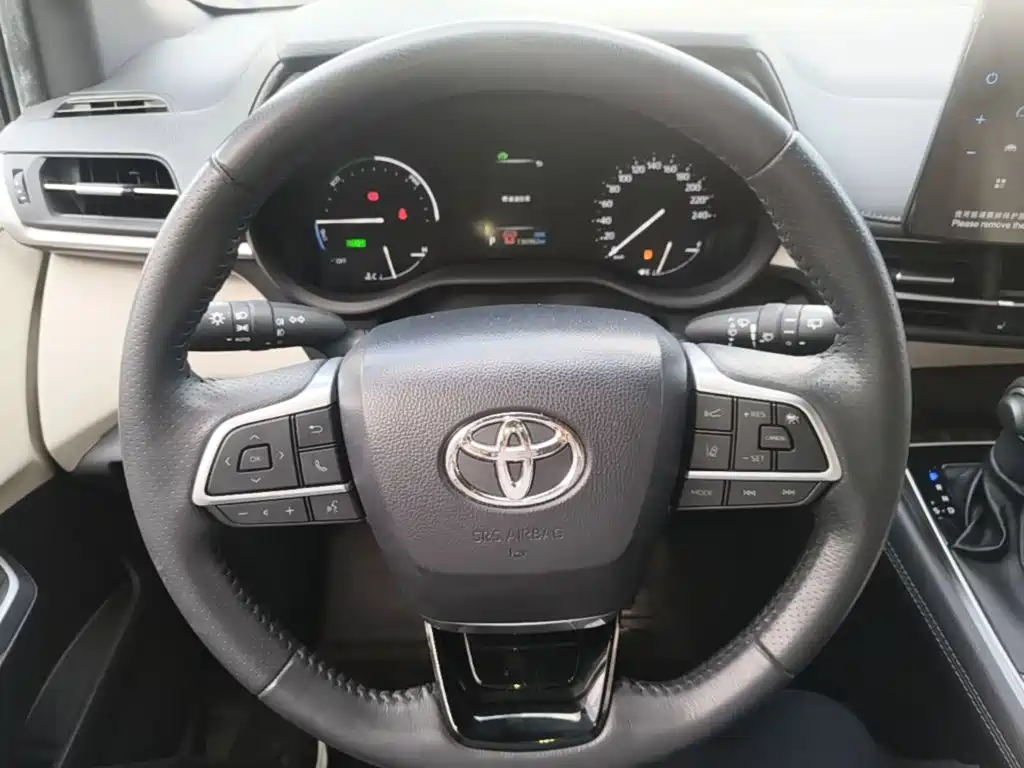 Toyota Sienna — миниатюра 11