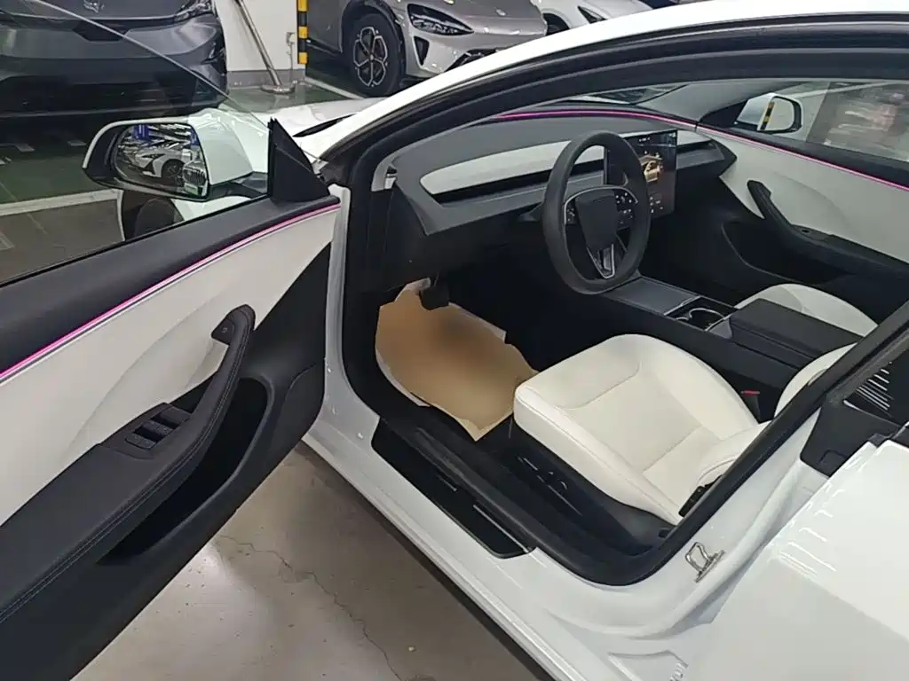 Tesla Model 3 — миниатюра 16