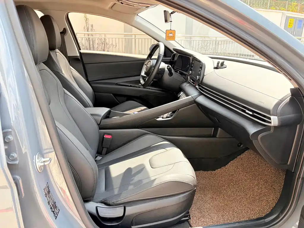 Hyundai Elantra — миниатюра 9
