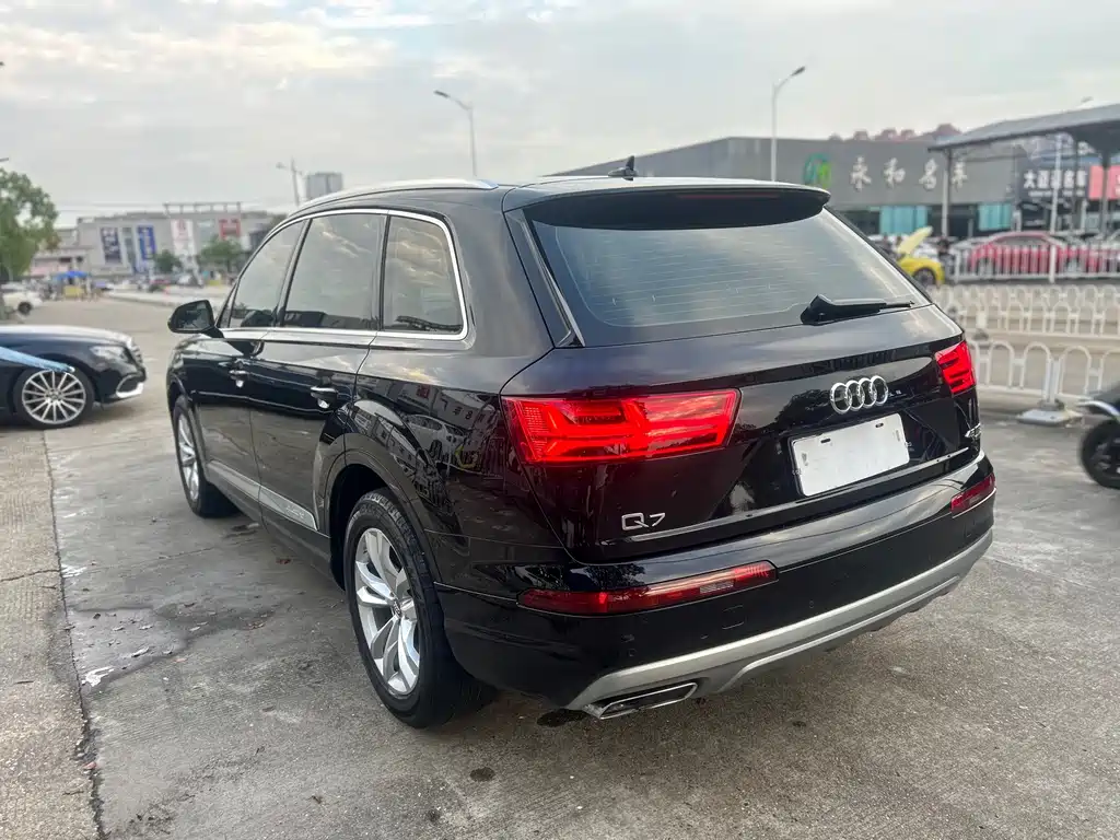Audi Q7 — миниатюра 11