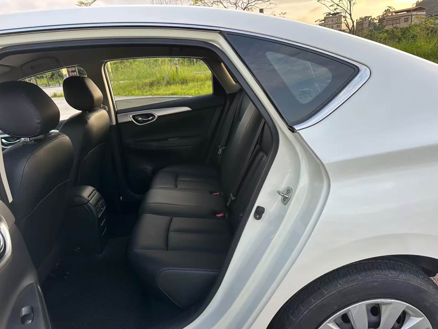 Nissan Sylphy 1.6 л 2022 г. Белый, пробег 48000 км