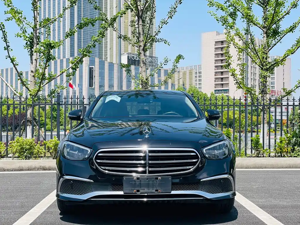 Mercedes-Benz E-Class — миниатюра 2