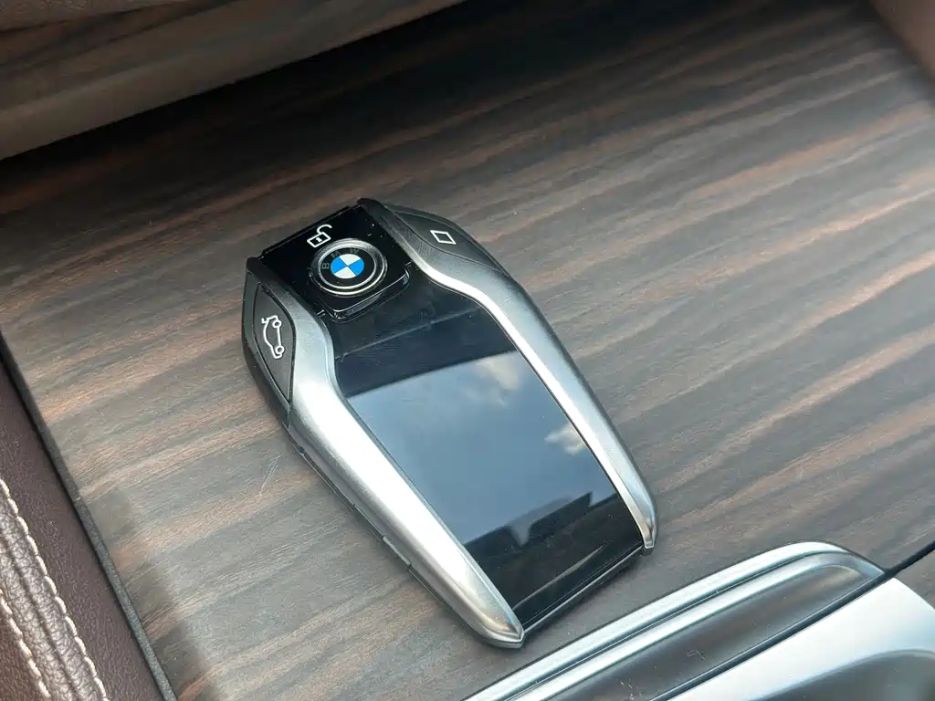 BMW 5 Series New Energy — миниатюра 19