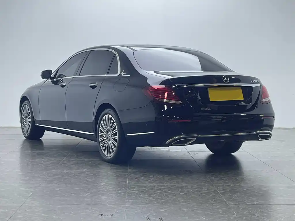 Mercedes-Benz E-Class — миниатюра 6