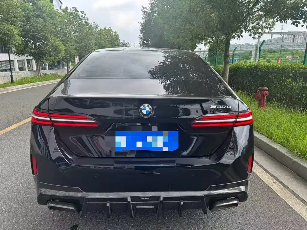 BMW 5 Series — миниатюра 7