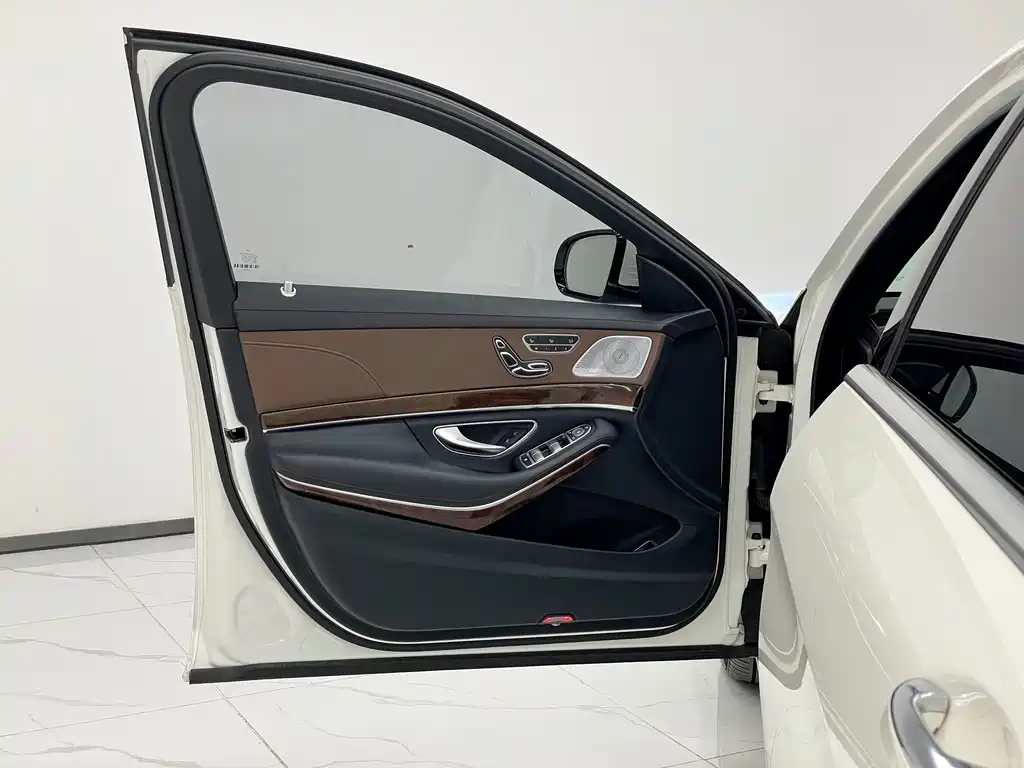 Mercedes-Benz S-Class — миниатюра 6
