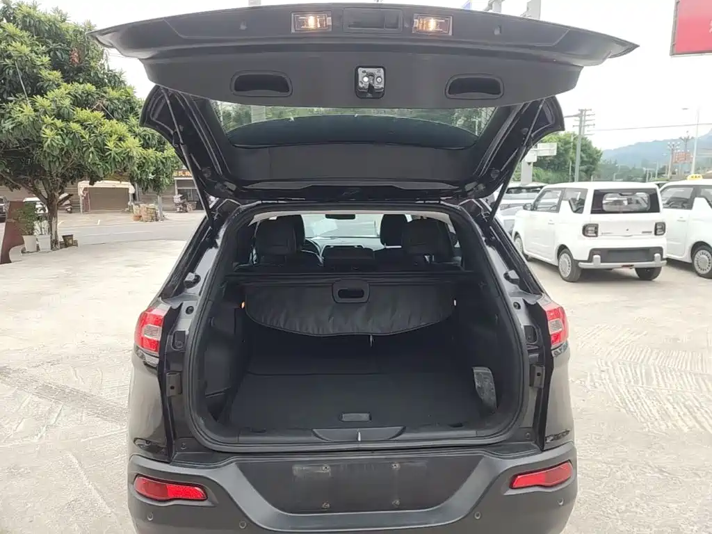 Jeep Cherokee — миниатюра 19