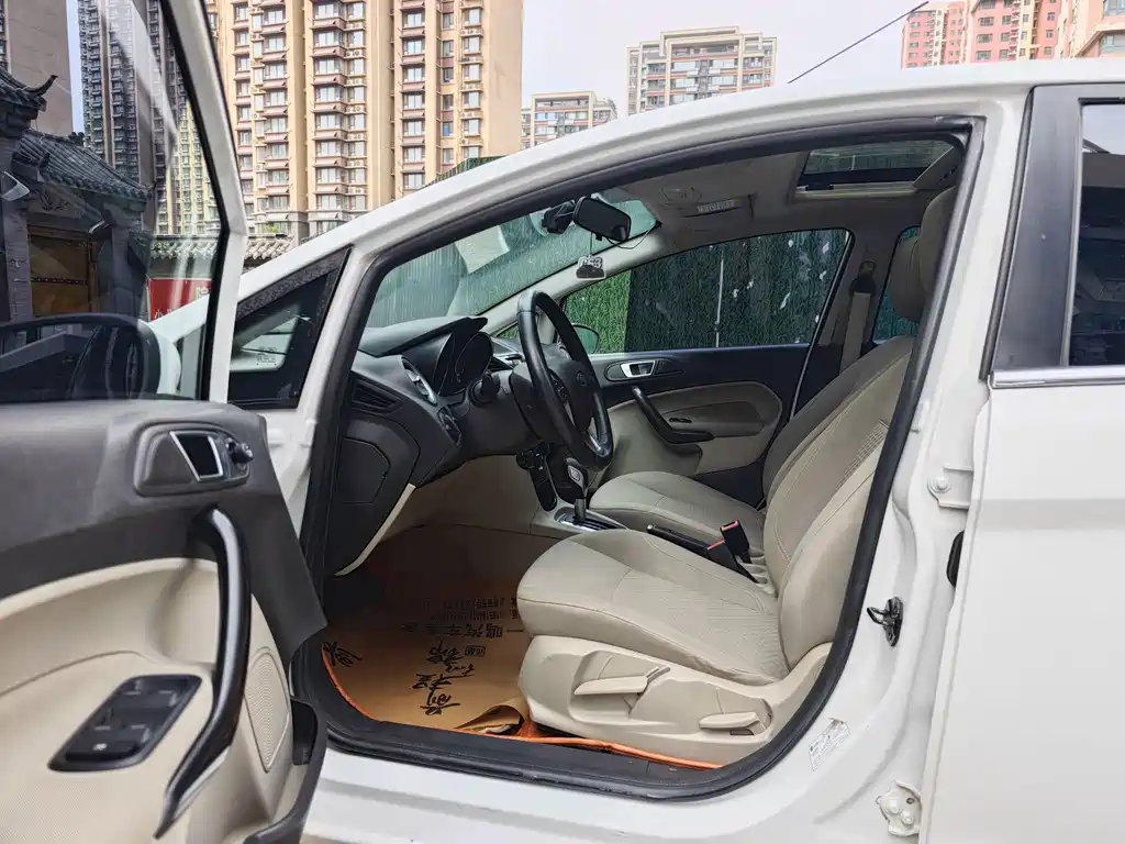 Ford Fiesta — миниатюра 10