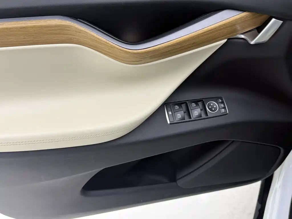 Tesla Model X — фотографии объявления, Фото 13