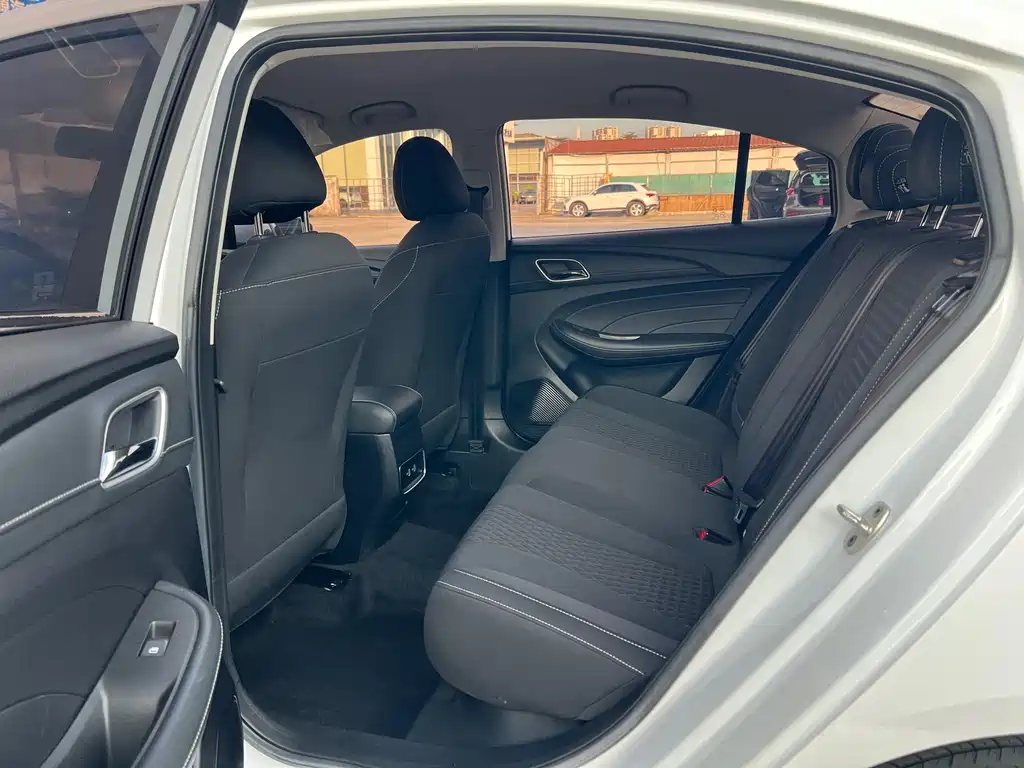 Roewe i5 — миниатюра 8