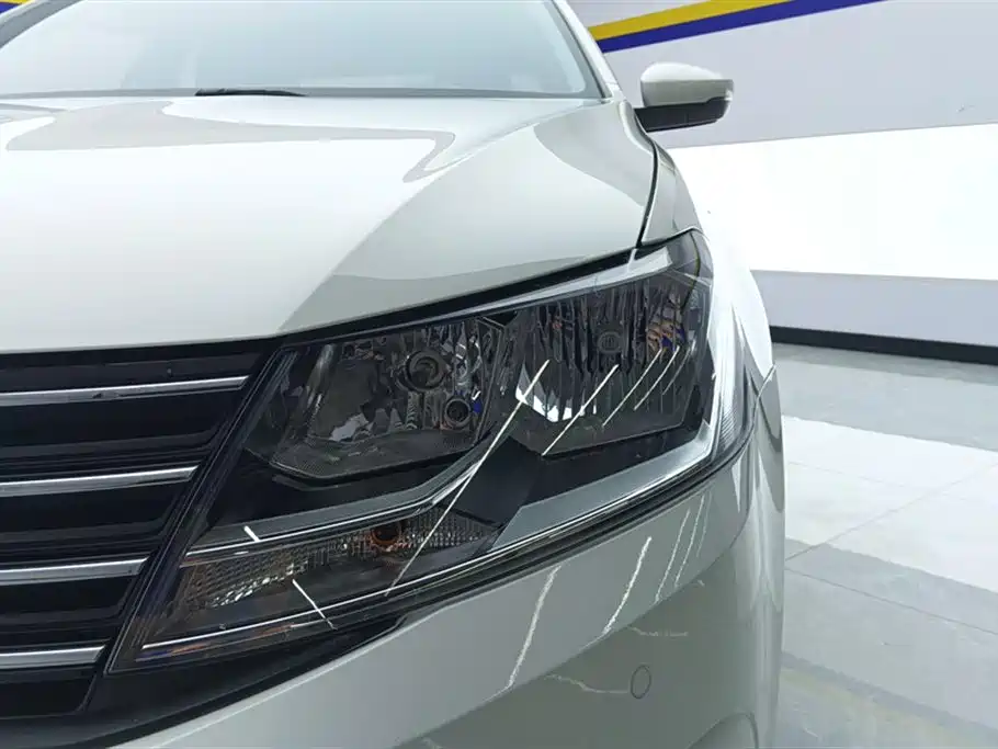 Volkswagen Lavida 2015 230TSI DSG Comfort
