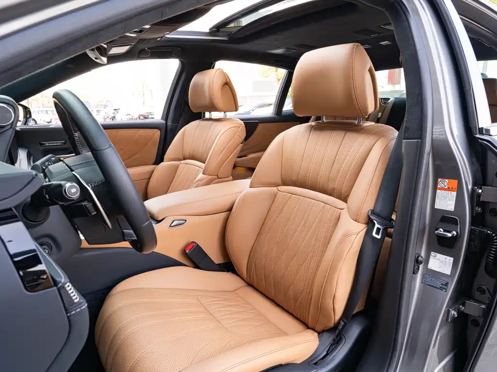 Lexus LS — миниатюра 11