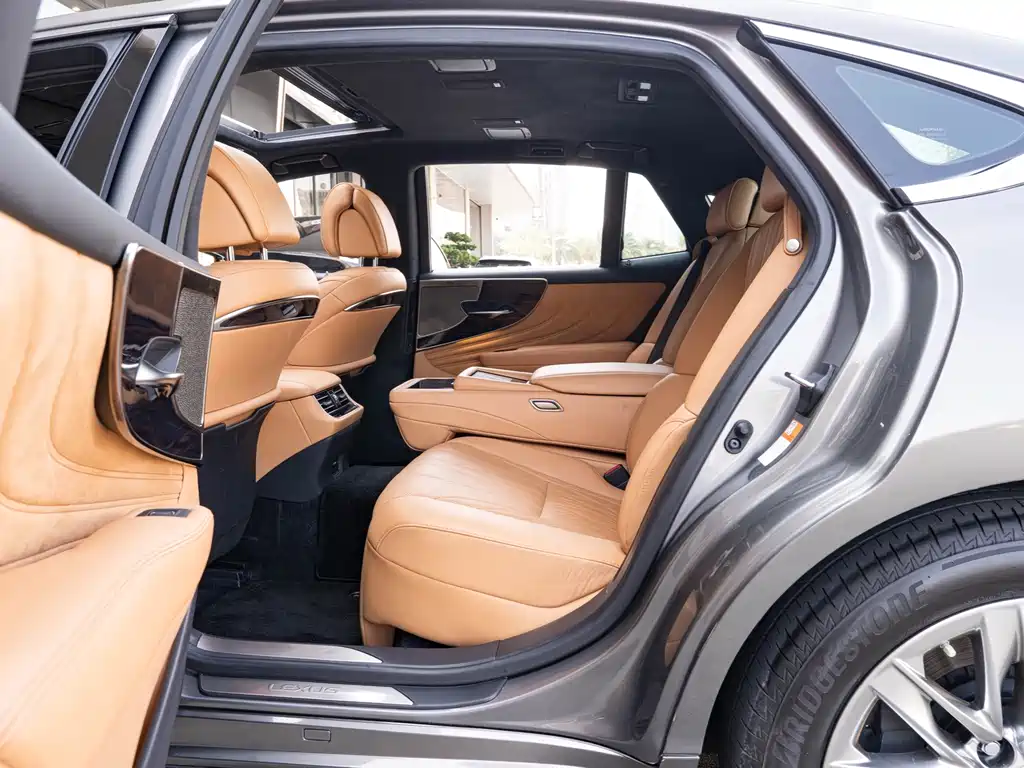 Lexus LS — миниатюра 10