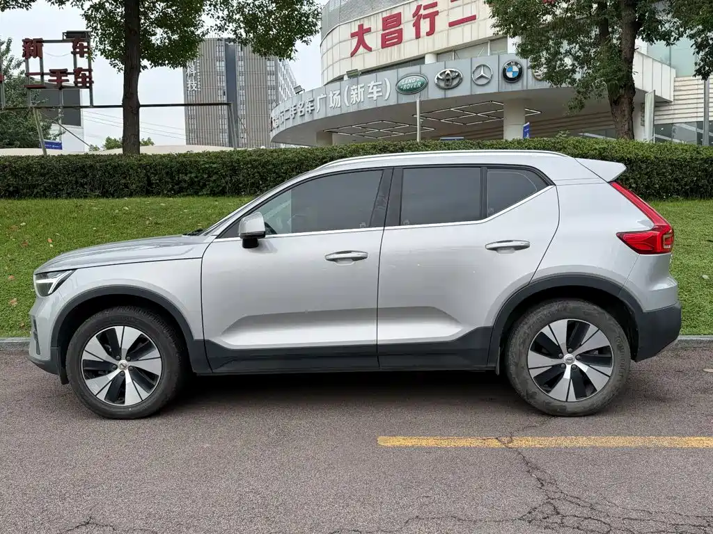 Volvo XC40 — миниатюра 3