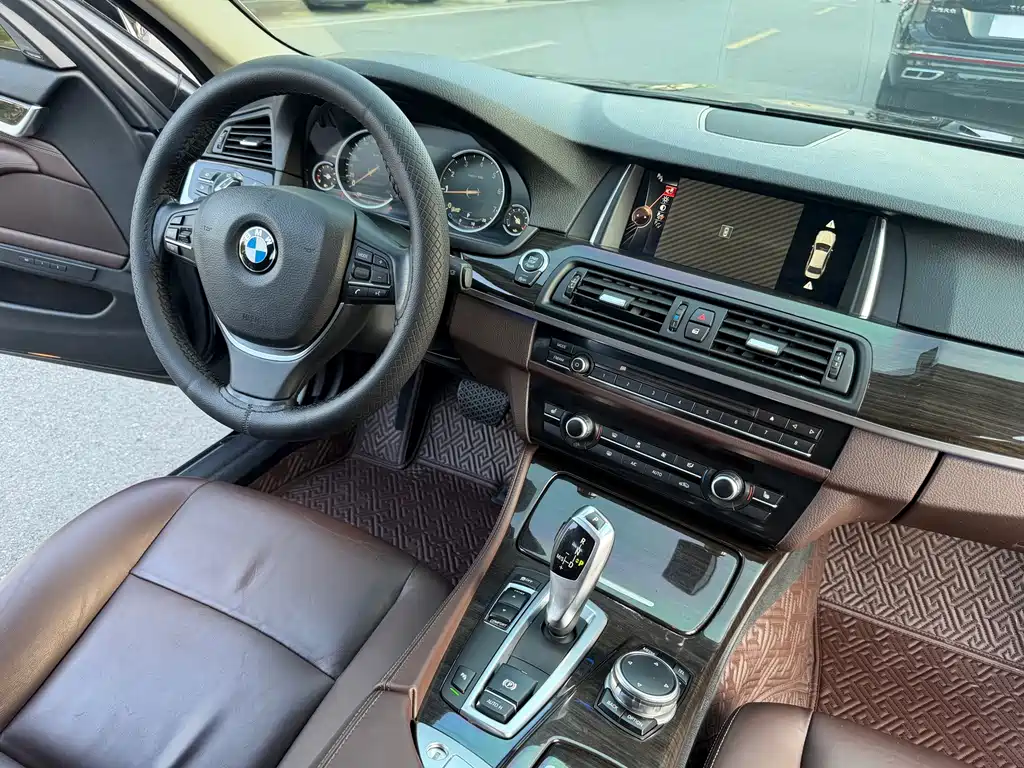 BMW 5 Series — миниатюра 20