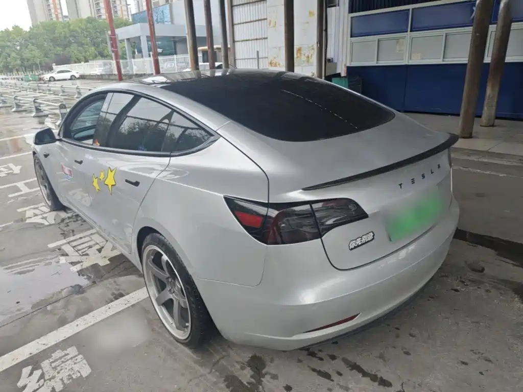 Tesla Model 3 — миниатюра 5