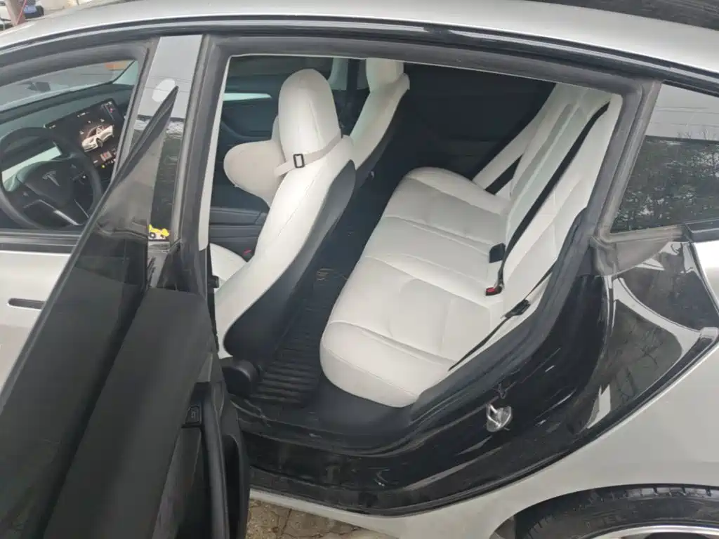Tesla Model 3 — миниатюра 17