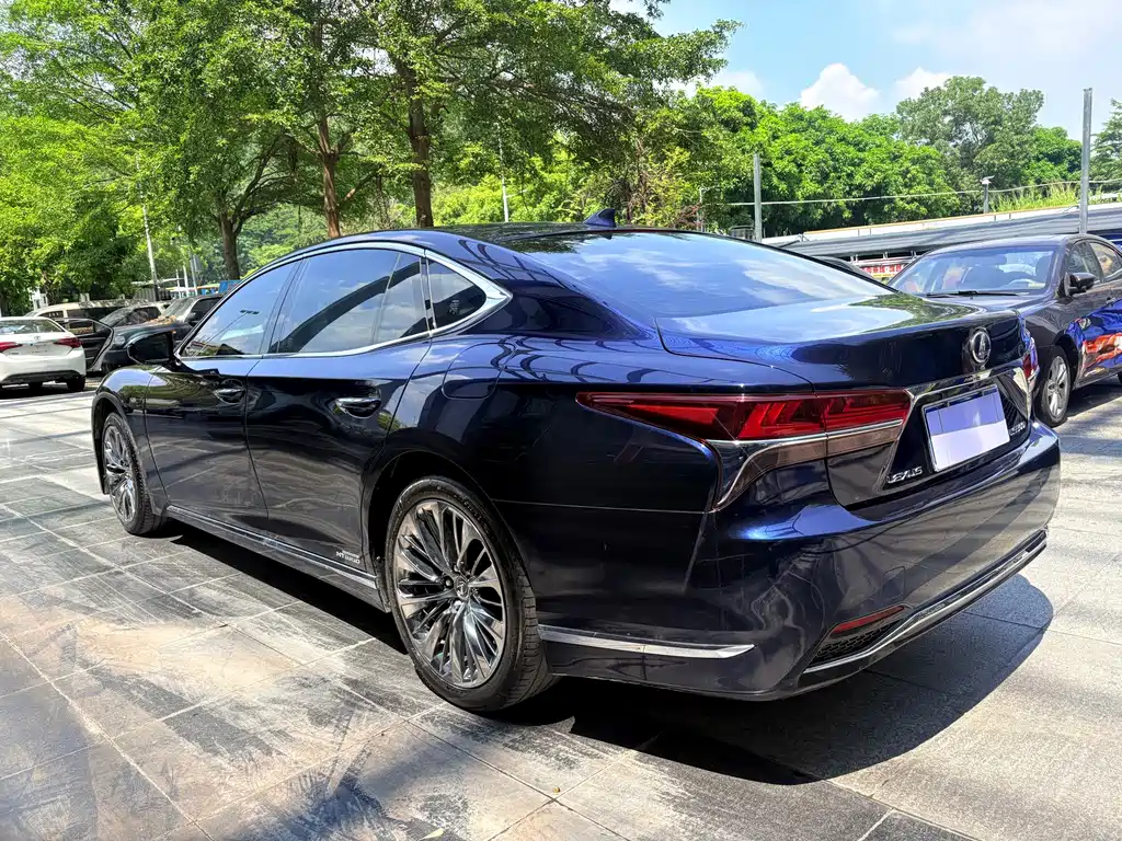 Lexus LS — миниатюра 10