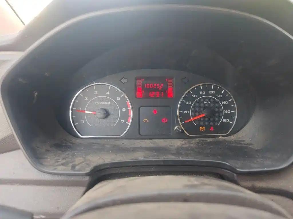 Wuling Hongguang V — миниатюра 7