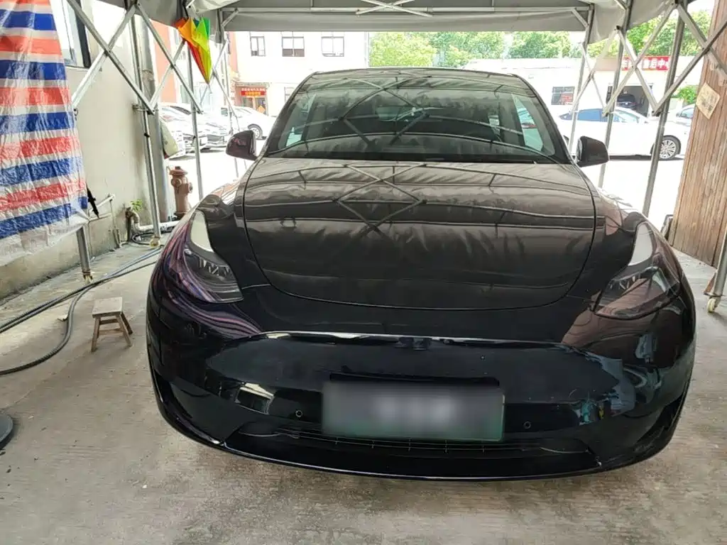 Tesla Model Y — миниатюра 3