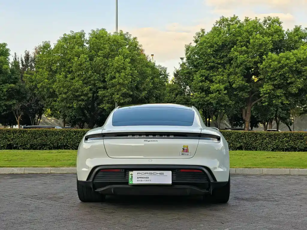 Porsche Taycan — миниатюра 4