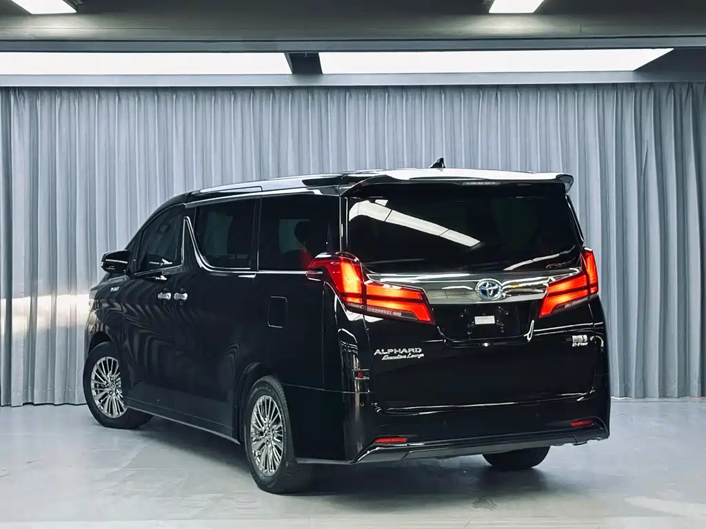 Toyota Alphard — миниатюра 5