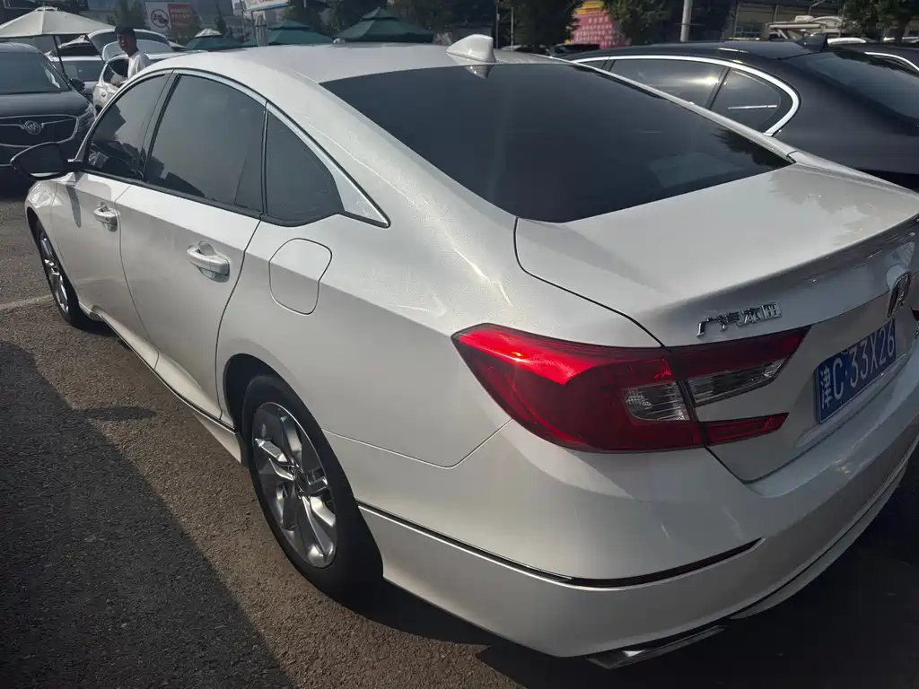 Honda Accord — миниатюра 12