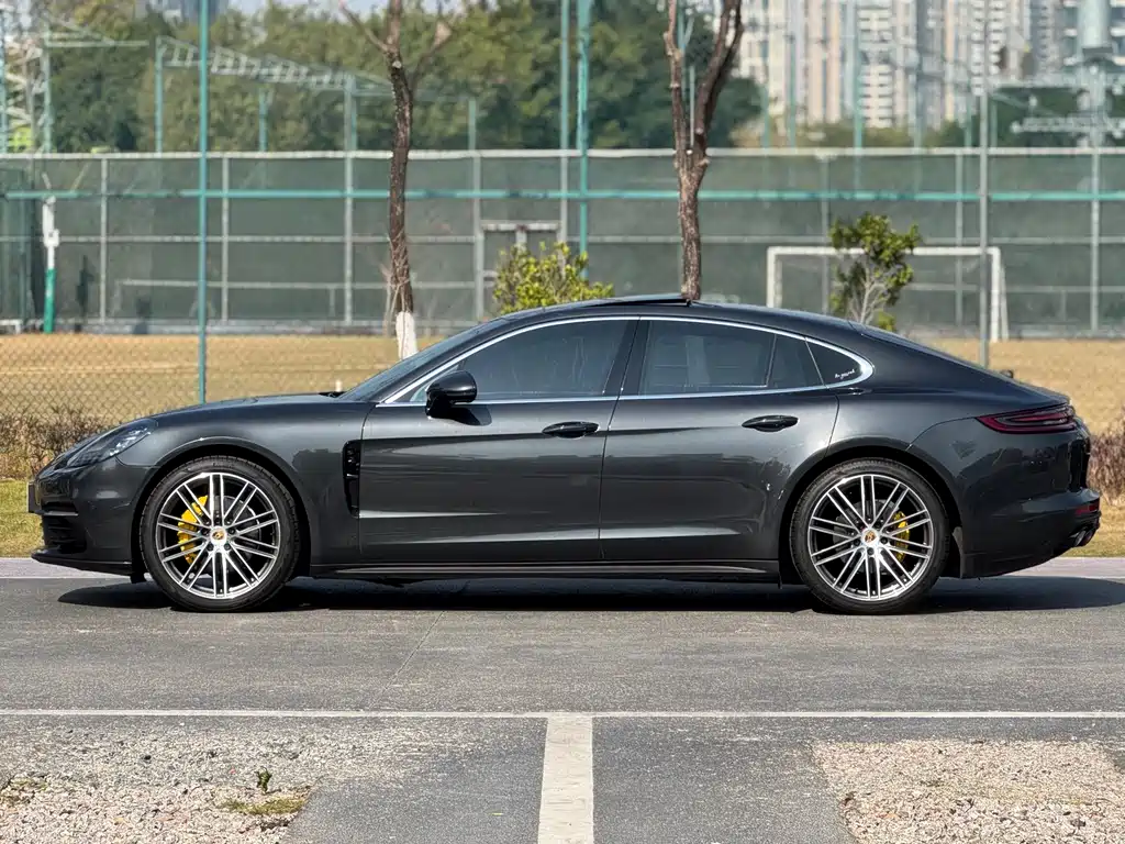 PORSCHE PANAMERA