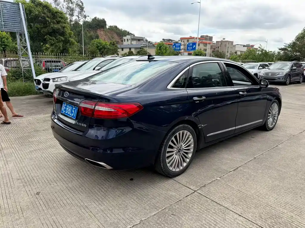 Ford Taurus — миниатюра 9